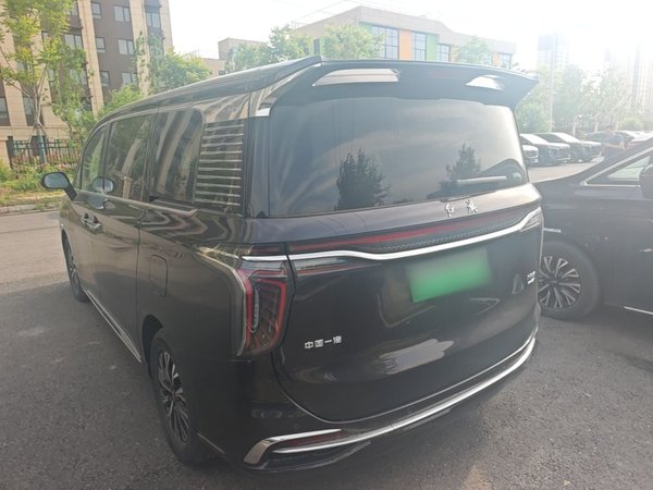 Hongqi HQ9 PHEV 2024, 13600 км, за 33633 USD
