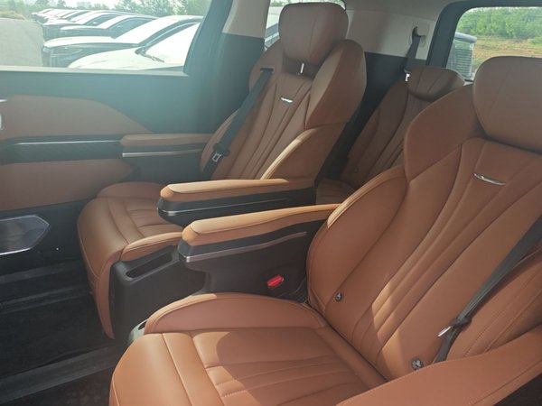 Hongqi HQ9 PHEV 2024, 13600 км, за 33633 USD - фото 20