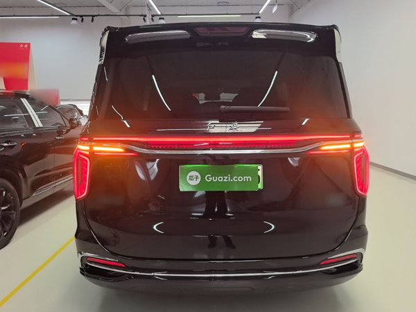 Hongqi HQ9 PHEV 2024, 20600 км, за 31188 USD