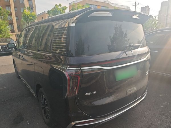Hongqi HQ9 PHEV 2024, 22300 км, за 33633 USD