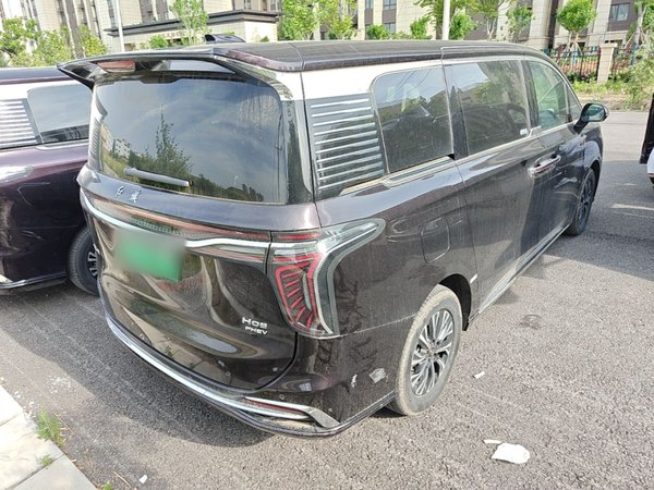 Hongqi HQ9 PHEV 2024, 22599 км, за 33264 USD - фото 6