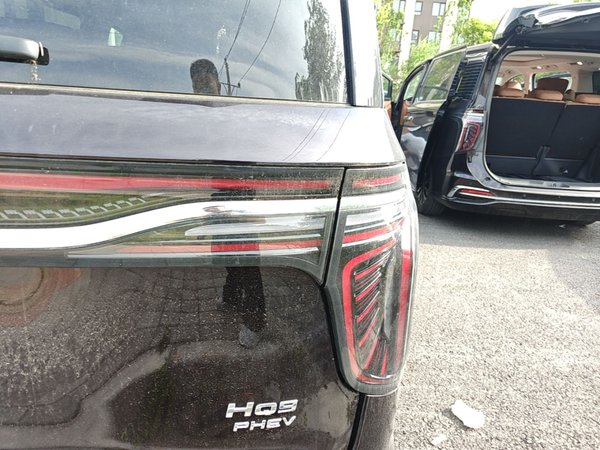 Hongqi HQ9 PHEV 2024, 22599 км, за 33264 USD - фото 7