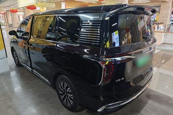 Hongqi HQ9 PHEV 2024, 24100 км, за 32620 USD