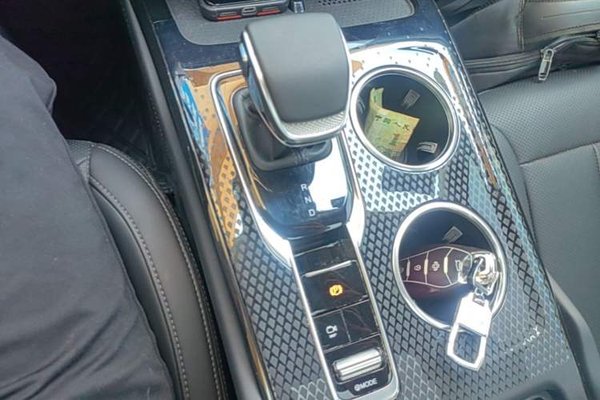Hongqi HS3 PHEV 2024, 19000 км, за 15549 USD - фото 22