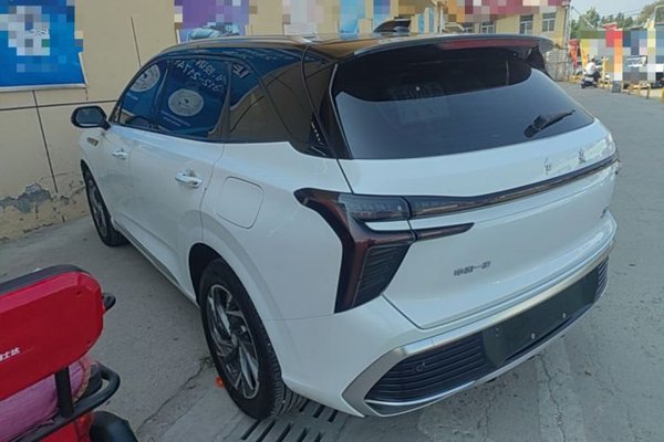Hongqi HS3 PHEV 2024, 19000 км, за 15549 USD