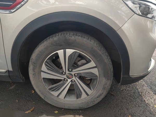 Hongqi HS5 2022, 44700 км, за 12526 USD