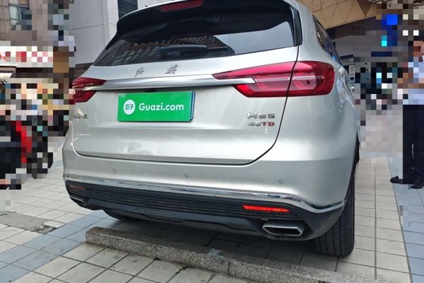Hongqi HS5 2022, 18800 км, за 12038 USD