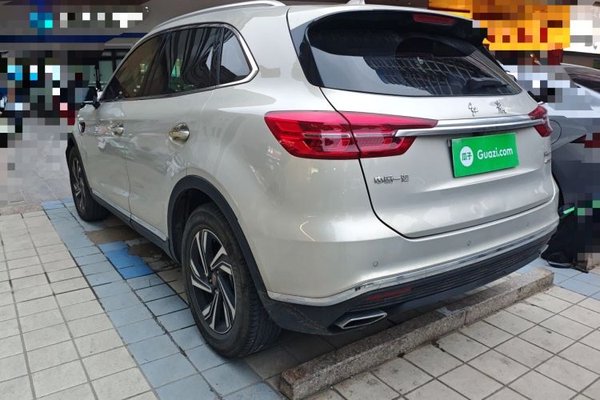 Hongqi HS5 2022, 18800 км, за 12038 USD