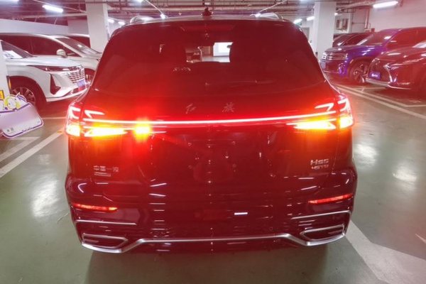 Hongqi HS5 2023, 47200 км, за 19279 USD