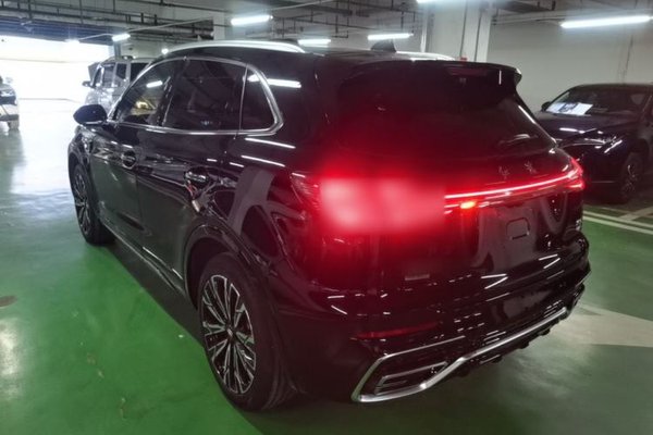 Hongqi HS5 2023, 47200 км, за 19279 USD