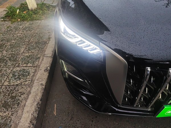 Hongqi HS5 2025, 9600 км, за 20862 USD