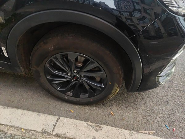 Hongqi HS5 2025, 9600 км, за 20862 USD