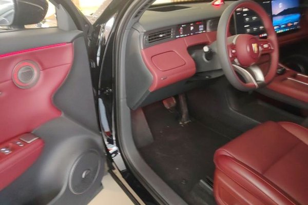 Hongqi HS6 PHEV 2026, 2600 км, за 26662 USD - фото 19