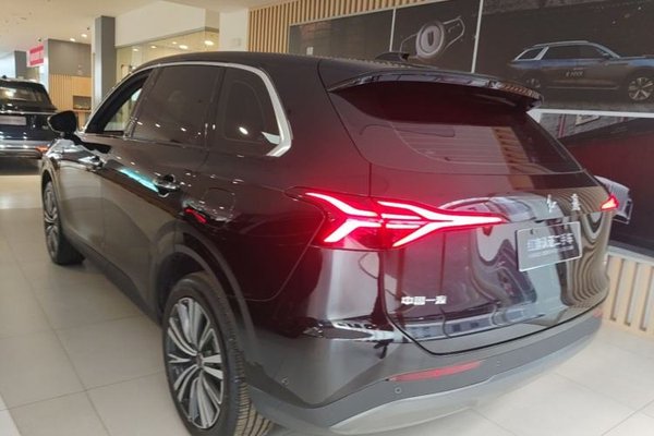 Hongqi HS6 PHEV 2026, 2600 км, за 26662 USD