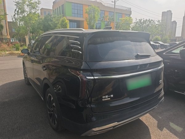 Hongqi HS7 PHEV 2024, 13899 км, за 24229 USD