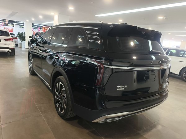 Hongqi HS7 PHEV 2024, 14300 км, за 22759 USD