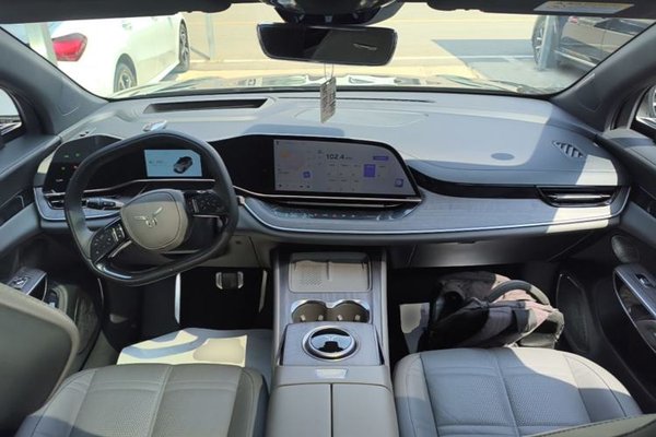 Hongqi Tiangong 08 2025, 17300 км, за 23569 USD