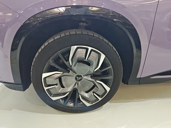Hongqi Tiangong 08 2025, 31500 км, за 24248 USD