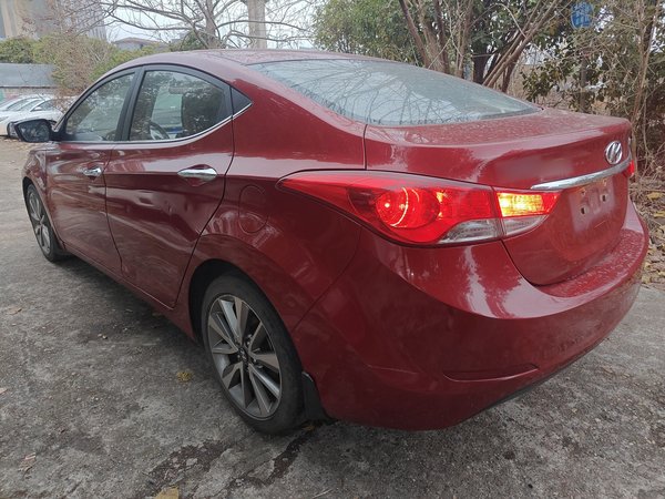 Hyundai Elantra 2015, 84500 км, за 6337 USD