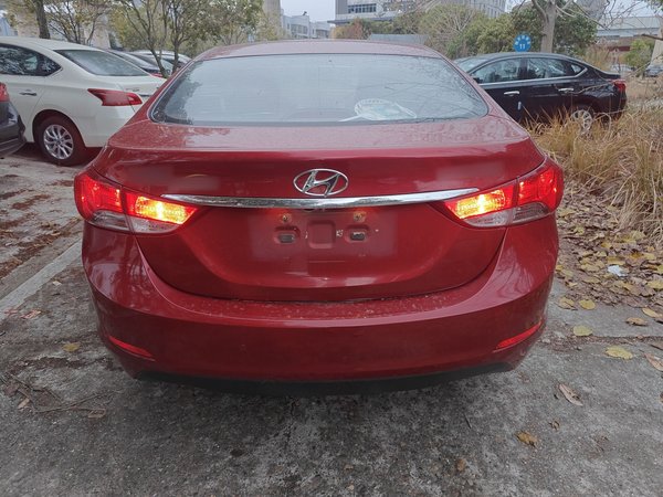 Hyundai Elantra 2015, 84500 км, за 6337 USD