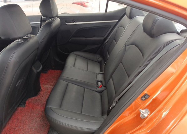 Hyundai Elantra 2016, 138500 км, за 5926 USD - фото 10