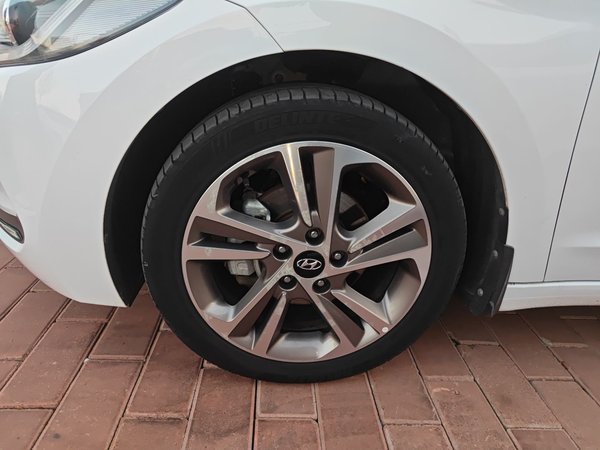 Hyundai Elantra 2016, 72100 км, за 8576 USD