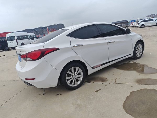 Hyundai Elantra 2016, 74900 км, за 6170 USD