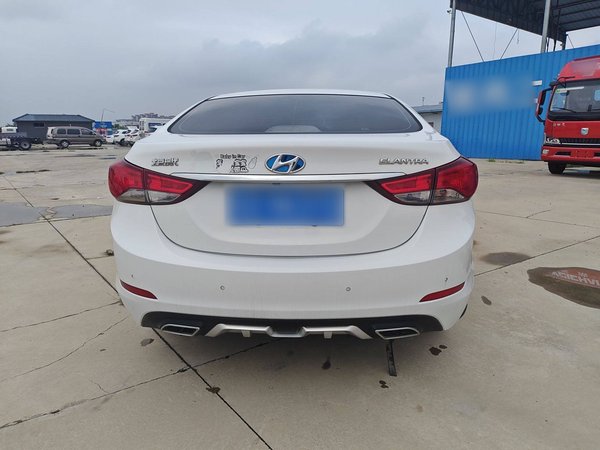 Hyundai Elantra 2016, 74900 км, за 6170 USD