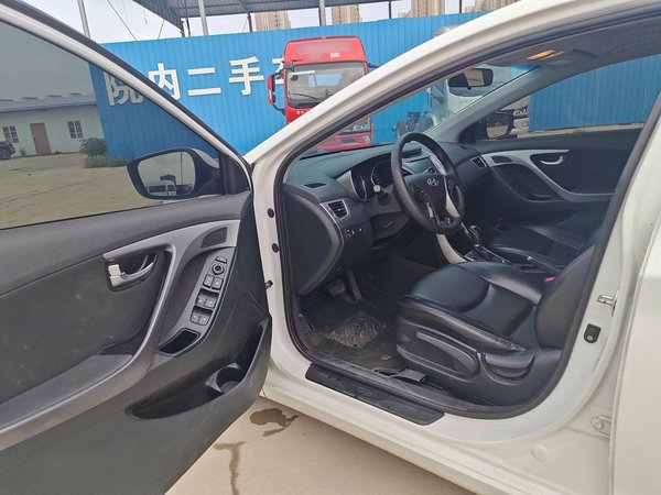Hyundai Elantra 2016, 74900 км, за 6170 USD - фото 8