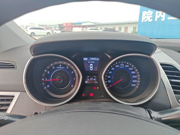 Hyundai Elantra 2016, 74900 км, за 6170 USD - фото 10
