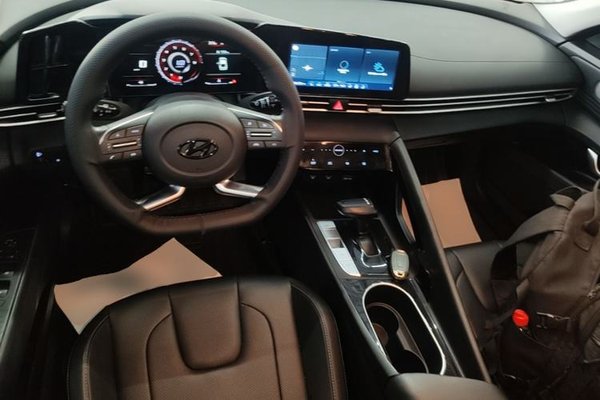 Hyundai Elantra 2021, 31000 км, за 10172 USD