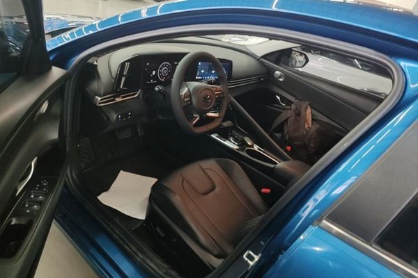 Hyundai Elantra 2021, 31000 км, за 10172 USD - фото 9