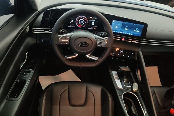 Hyundai Elantra 2021, 31000 км, за 10172 USD