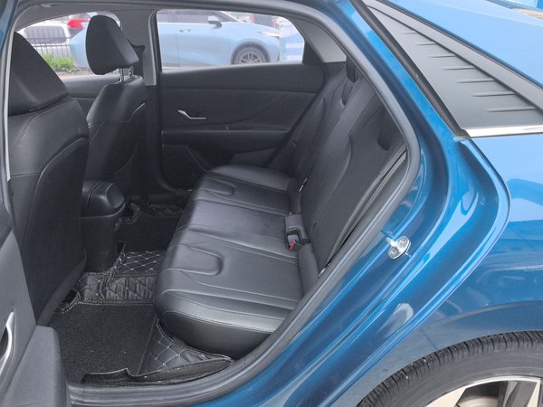 Hyundai Elantra 2021, 39100 км, за 10752 USD - фото 20