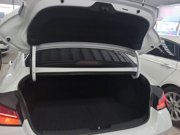 Hyundai Elantra 2021, 23900 км, за 11980 USD - фото 18