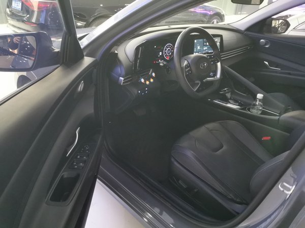 Hyundai Elantra 2022, 87000 км, за 10455 USD - фото 19