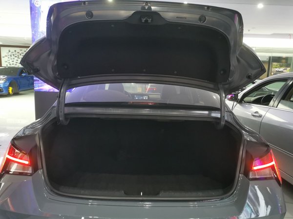 Hyundai Elantra 2022, 87000 км, за 10455 USD - фото 22