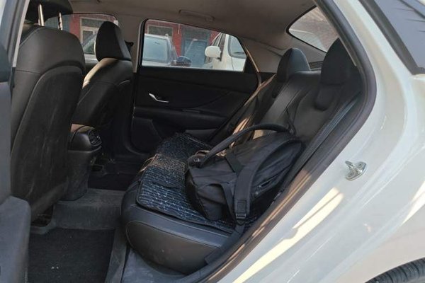 Hyundai Elantra 2022, 112300 км, за 9455 USD - фото 18