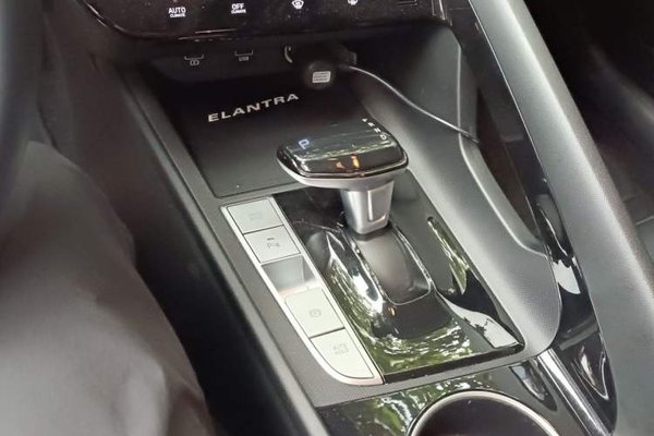 Hyundai Elantra 2022, за 13851 USD - фото 11
