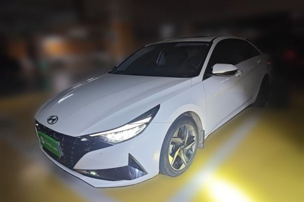 Hyundai Elantra · 2022 год
