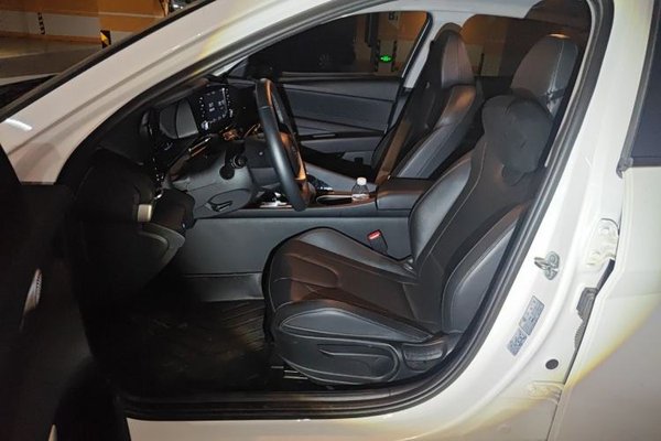 Hyundai Elantra 2022, 60500 км, за 9513 USD - фото 16