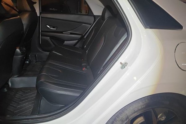 Hyundai Elantra 2022, 60500 км, за 9513 USD - фото 18