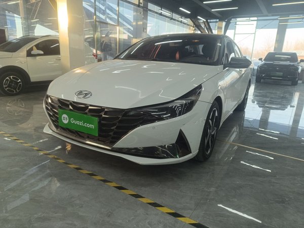 Hyundai Elantra · 2022 год