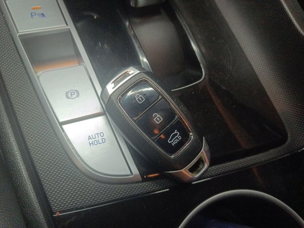 Hyundai Elantra 2022, 67300 км, за 10592 USD - фото 19