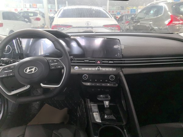 Hyundai Elantra 2023, 29700 км, за 15013 USD - фото 11