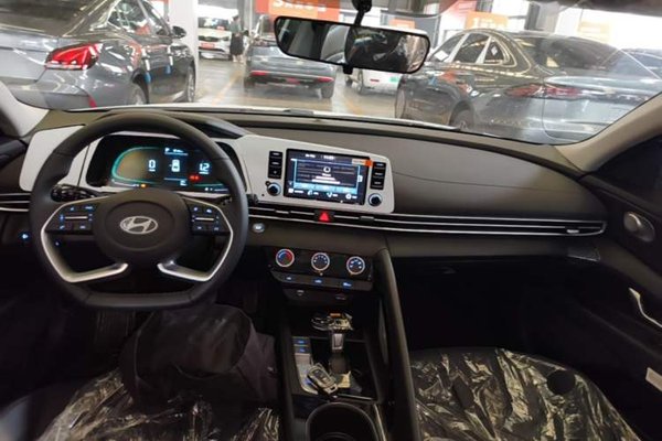 Hyundai Elantra 2023, 100 км, за 13609 USD - фото 13