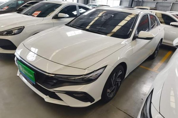 Hyundai Elantra · 2023 год