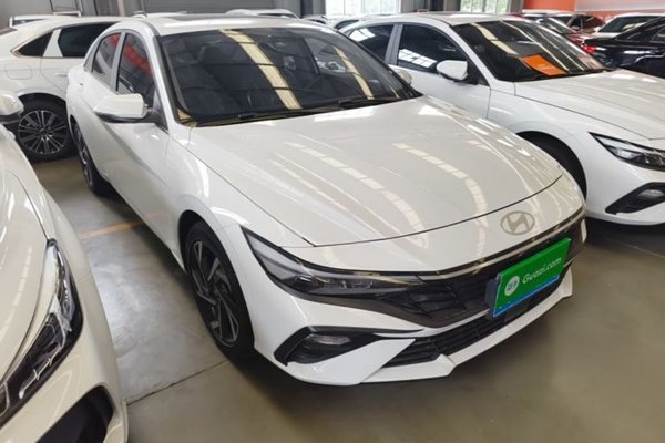 Hyundai Elantra 2023, 100 км, за 13609 USD