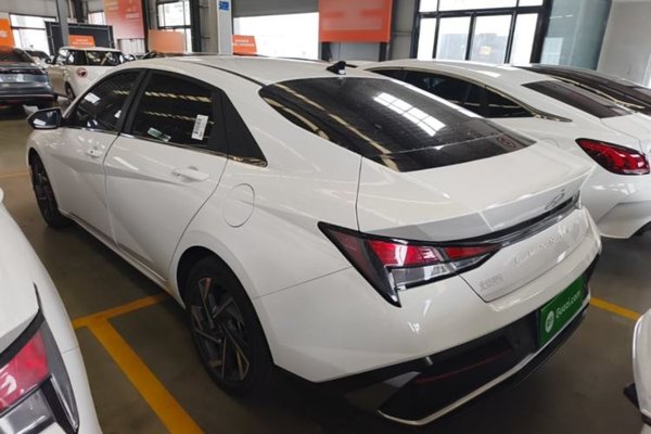 Hyundai Elantra 2023, 100 км, за 13609 USD