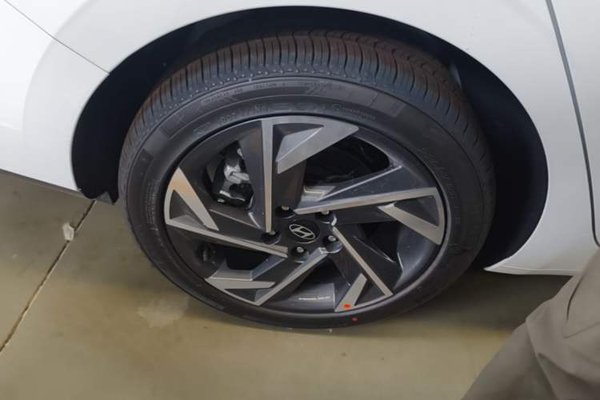 Hyundai Elantra 2023, 100 км, за 13609 USD - фото 10